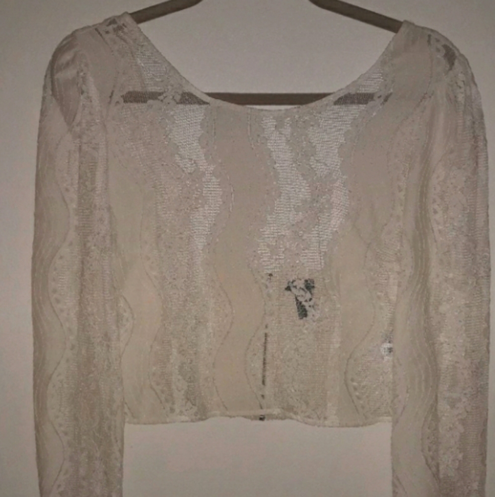 Laced Longsleeved Crop
